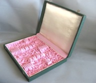 KASETA na Srebrne SZTUĆCE na SERWIS na 24 sztuk Ładna CZYSTA ZADBANA ...!!!