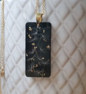 Wisiorek z żywicy z dmuchawcami i płatkami złota