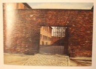 OŚWIĘCIM - BRZEZINKA, AUSCHWITZ. Wejście na dziedziniec Bloku Śmierci