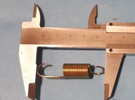 Sprężyna linki gazu FIAT 126p 4304814