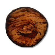 DREWNIANA RĘCZNIE WYPALANA PODKŁADKA POD KUBEK “LIŚĆ" HANDMADE