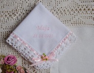 Szatka do chrztu z różową wstążeczką , z haftem imion i daty chrztu
