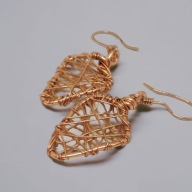 Handmade..Lekkie kolczyki z czystej miedzi w kształcie listków