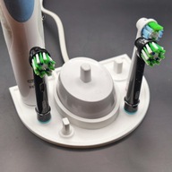 Podstawka Braun Oral-B na ładowarkę, 2 szczoteczki i 4 końcówki