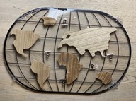 Dekoracja ścienna mapa świata tablica z klamrami metal drewno 60x40 cm