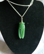 Zielony jadeit, duża cykada - wisiorek na łańcuszku