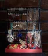 Stojak na biżuterię – Organizer 3D | Podstawa czerwono-złota