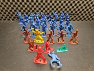 PLASTIKOWE FIGURKI Z LIZAKÓW PRL 33 SZT.