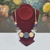 Masywny naszyjnik na rzemieniu, duże korale, styl artystyczny 57 cm