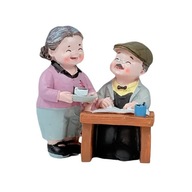 Figurka babcia i dziadek przy stole 12cm prezent na dzień babci i dziadka