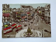 LONDYN - Piccadilly Circus – stacja metra londyńskiego, Ulice, autobusy