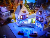 Rynek Miasta z Kamienicami i Stacją Benzynową oraz z Oświetleniem w H0