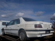 Peugeot 605 3,0 v6 zderzak tyl bialy kolor stan Db zdrowy 91r drzwi blotnik
