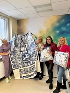 Duży koc biało-niebieski z grafiką WOŚP 34. Finał Sztab Białystok