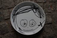 POUL PAVA DENMARK PORCELANA PATERA GREAT GUYS danish design 30cm. na ciasto