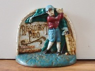 Stara żeliwna podpórka pod drzwi.