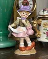 PORCELANOWA DZIEWCZYNKA W ZA DUŻYCH BUTACH FIGURKA BISKWIT
