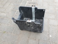 OBUDOWA PODSTAWA AKUMULATOR FORD FIESTA MK7 8V21-10723-AC