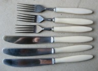 Kultowe WIDELCE i NOŻE Biały BAKELIT jak KOŚĆ SŁONIOWA : 3 WIDELCE i 3 NOŻE