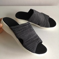 Klapki dopasowujące się do stopy lekkie 37 mogą być jako kapcie domowe