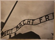 OŚWIĘCIM - AUSCHWITZ - Napis nad bramą "ARBEIT MACHT FREI" 2 ORYG PIECZĄTKI