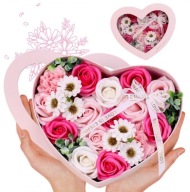 Bukiet kwiaty mydlane w ozdobnym pudełku na prezent różowe serce