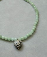 Naszyjnik KOVALI handmade z zielonych jadeitów z sercem jaspis dalmatyński