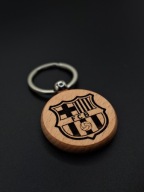 Drewniany brelok FC Barcelona – grawer z logo, prezent dla kibica