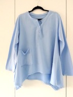 WŁOSKA ASYMETRYCZNA BŁEKITNA BLUZKA Z DROBNEGO SZTRUKSU 46/48