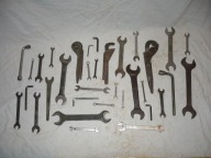 Stare oryginalne narzędzia - klucze.