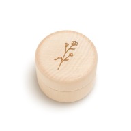 Pudełeczko na pierścionek Grawer Kwiatek – Rain Lily (Lakierowane)