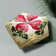 Rękodzieło, Poduszka ręcznie haftowana na szpilki/igły ,igielnik. Truskawki