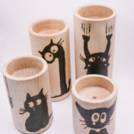 Zestaw 4 drewnianych świeczników tealight, ręcznie wypalane wzory - KOTY