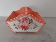 Koszyczek drewniany z piwoniami