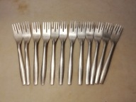 stare markowe aluminiowe widelce z PRL-u 12 sztuk