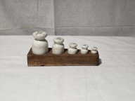 Stare odważniki porcelanowe z okresu Prl-u. Zestaw 1-20dkg w etui (5)