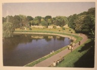 ZAMOŚĆ. Park - promenada spacerowa nad stawem