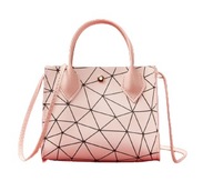 Mała torebka z geometrycznym wzorem różowa