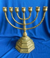 MENORA ogromny ŚWIECZNIK 7 ramienny MOSIĄDZ piękne zdobienia 3,7Kg