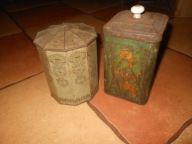 STARA CIEKAWA PUSZKA BLASZANA 2 SZTUKI