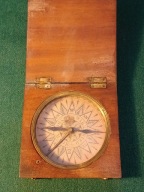 Kompas oficerski w drewnianej obudowie ,sprawny London Made Warranted