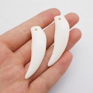 Koralik zawieszka Kieł Ząb akrylowy Ecru 5cm