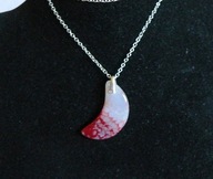 Czerwono biały agat ognisty i srebro - wisiorek półksiężyc
