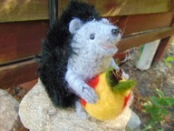 Jeżyk z jabłuszkiem HANDMADE breloczek