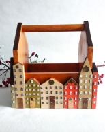 Drewniana dekoracyjna skrzyneczka w jesiennych barwach.