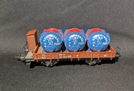 WAGON TOWAROWY PLATFORMA Z BUDKĄ Z BECZKAMI PIWA - LOWENBRAU - H0 LIMA