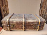 Stara walizka / kufer podróżny .