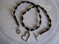 NASZYJNIK z SERDUSZKIEM , czarny agat i srebrne serduszko z markazytami