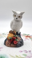 Sowa Uszata na jabłkach z porcelany biskwitowej. Vintage 13 cm
