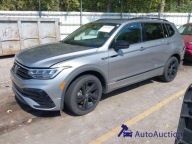Volkswagen Tiguan 2024 VOLKSWAGEN TIGUAN 2.0T SE R-LINE BLACK 2.0 Benzyna